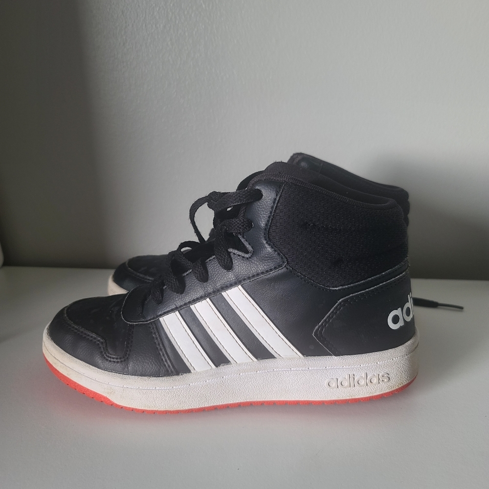 Adidas, size 5